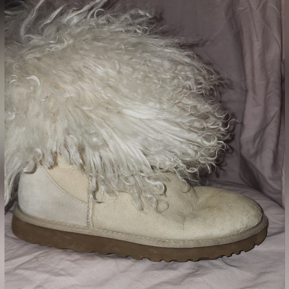UGG Short Boot Cream Sheepskin Cuff - Picture 13 of 16